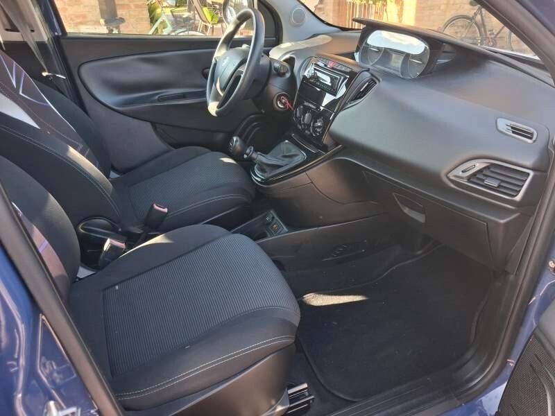 Lancia Ypsilon 0.9 TwinAir 85 CV 5 porte Metano Ecochic