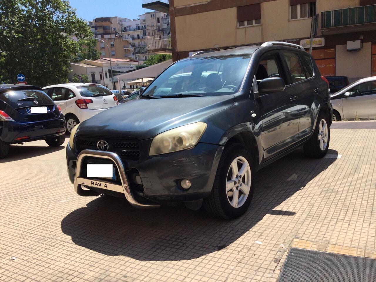 Toyota RAV4 2.2 D-4D 136 CV Luxury