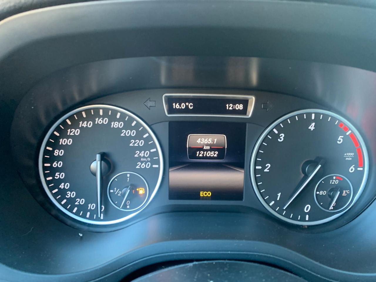 Mercedes-benz B 200 CDI Premium 2014 KM121000