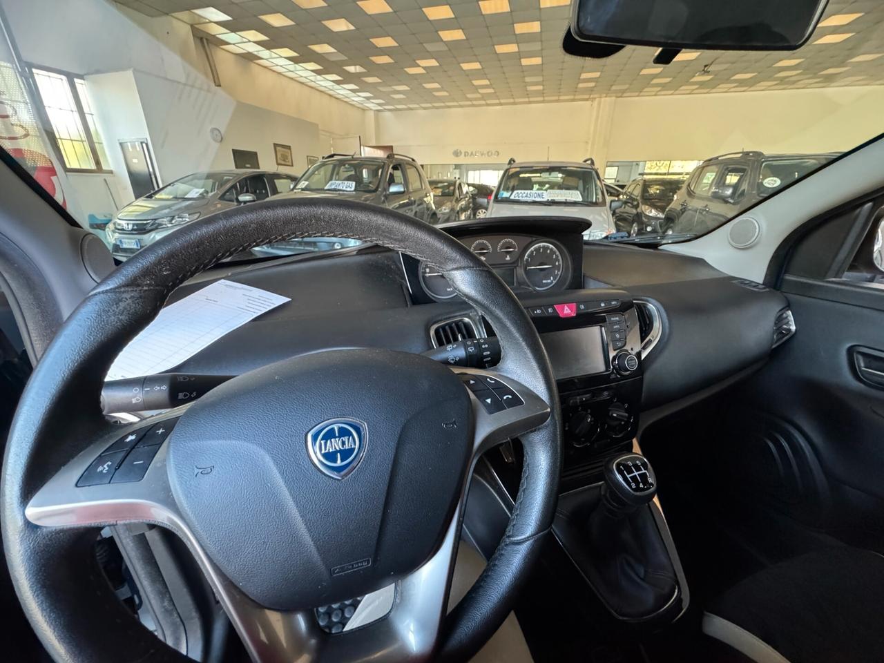 Lancia Ypsilon 1.2 69 CV 5 porte Platinum