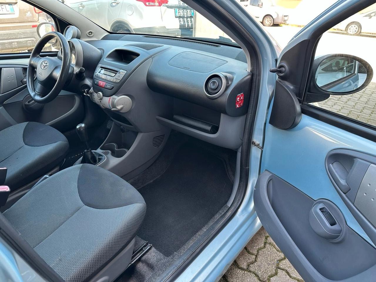 Toyota Aygo 1.0 12V VVT-i 5 porte Sol