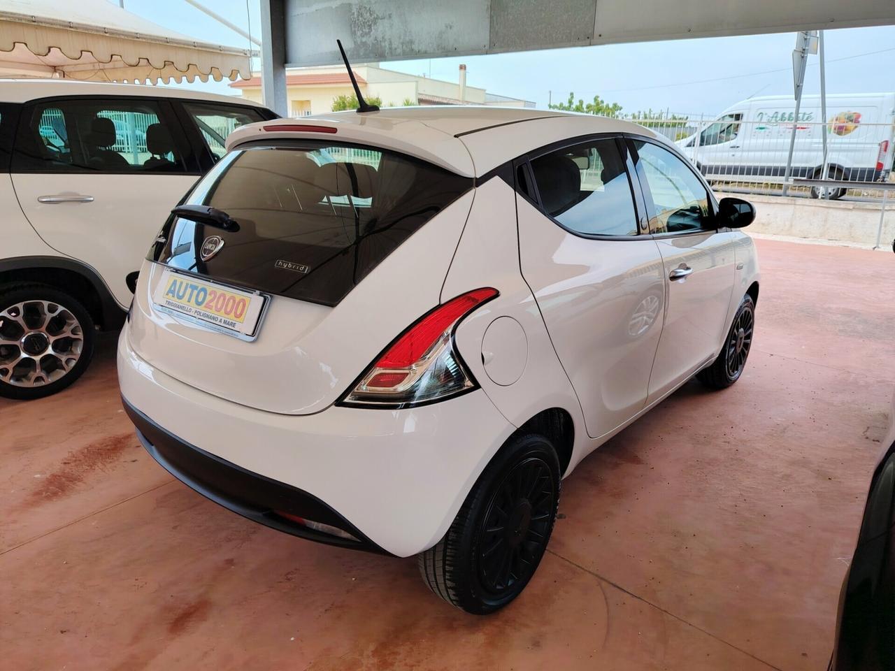 Lancia Ypsilon 1.0 FireFly 5 porte Hybrid Ecochic Silver 5700km