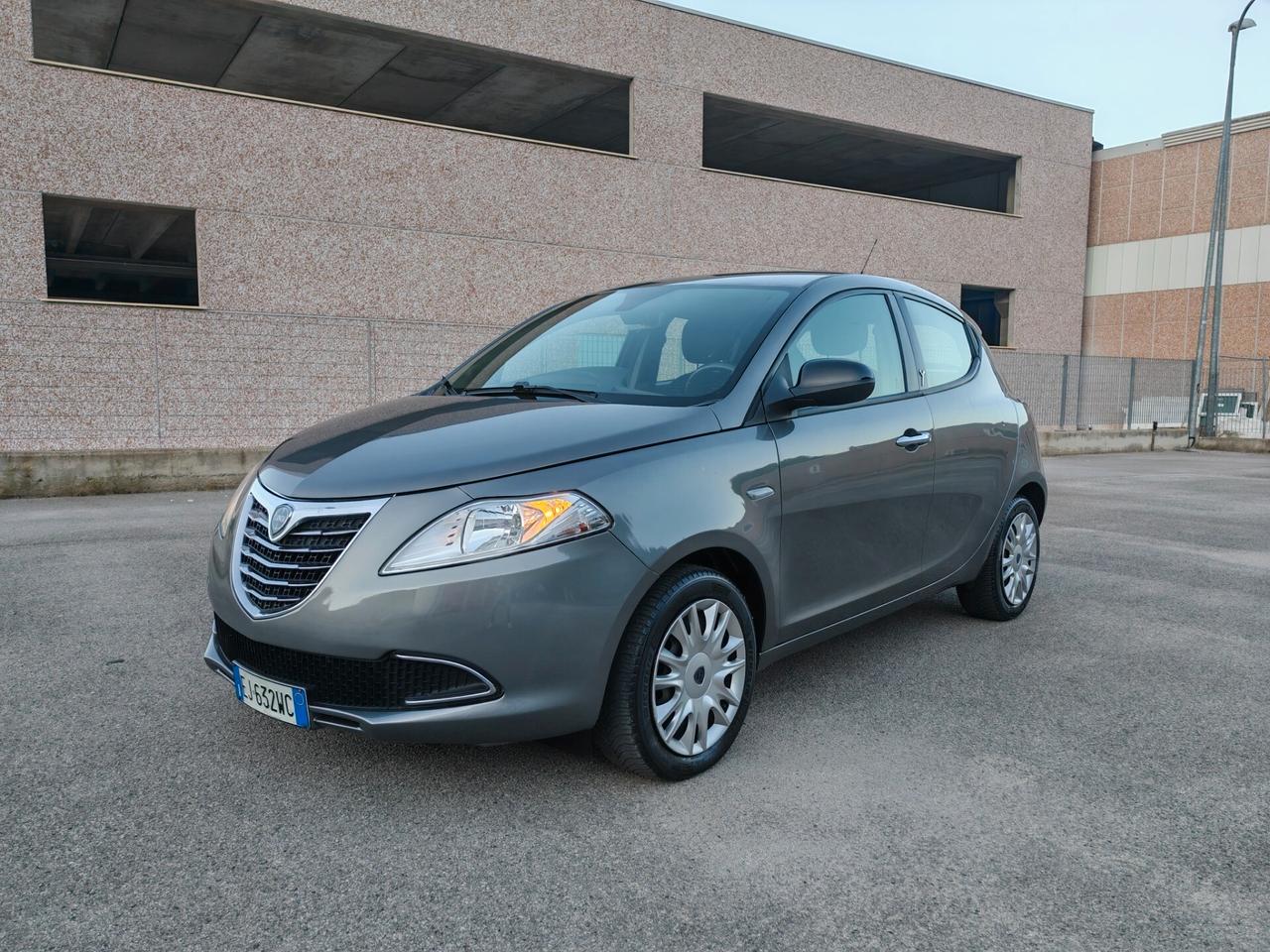 Lancia Ypsilon 1.2 69 CV Platinum