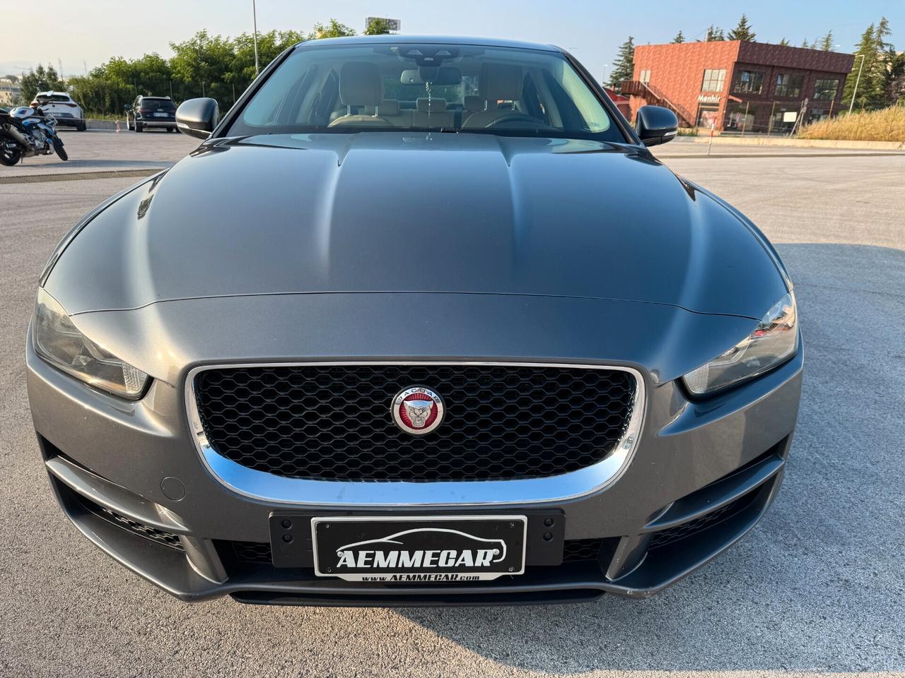 Jaguar XE 2.0 D Turbo 180CV aut. Pure