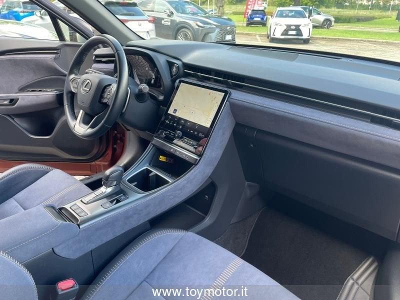 Lexus LBX Hybrid Cool