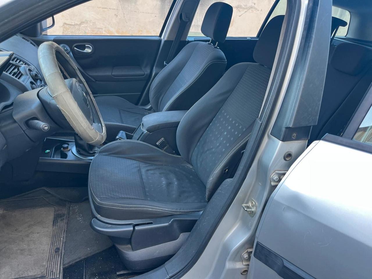 Renault Megane Mégane C-C 1.5 dCi/105CV Dynamique