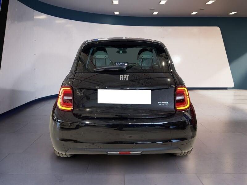 FIAT 500 elettrica Nuova Hatchback My23 La Nuova - La Prima By Bocelli Berlina