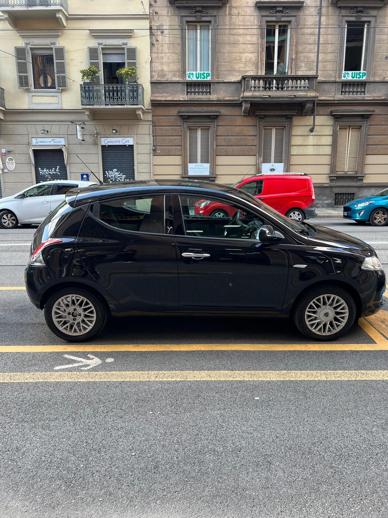 Lancia Ypsilon - APERTI AD AGOSTO