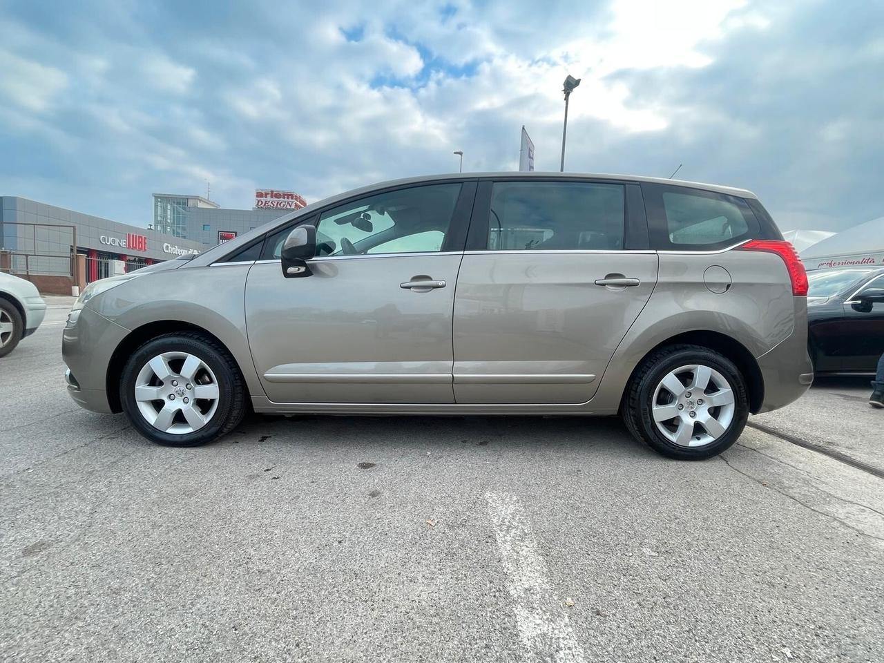 Peugeot 5008 1.6 e-HDi 112CV Stop&Start cambio robotizzato Family