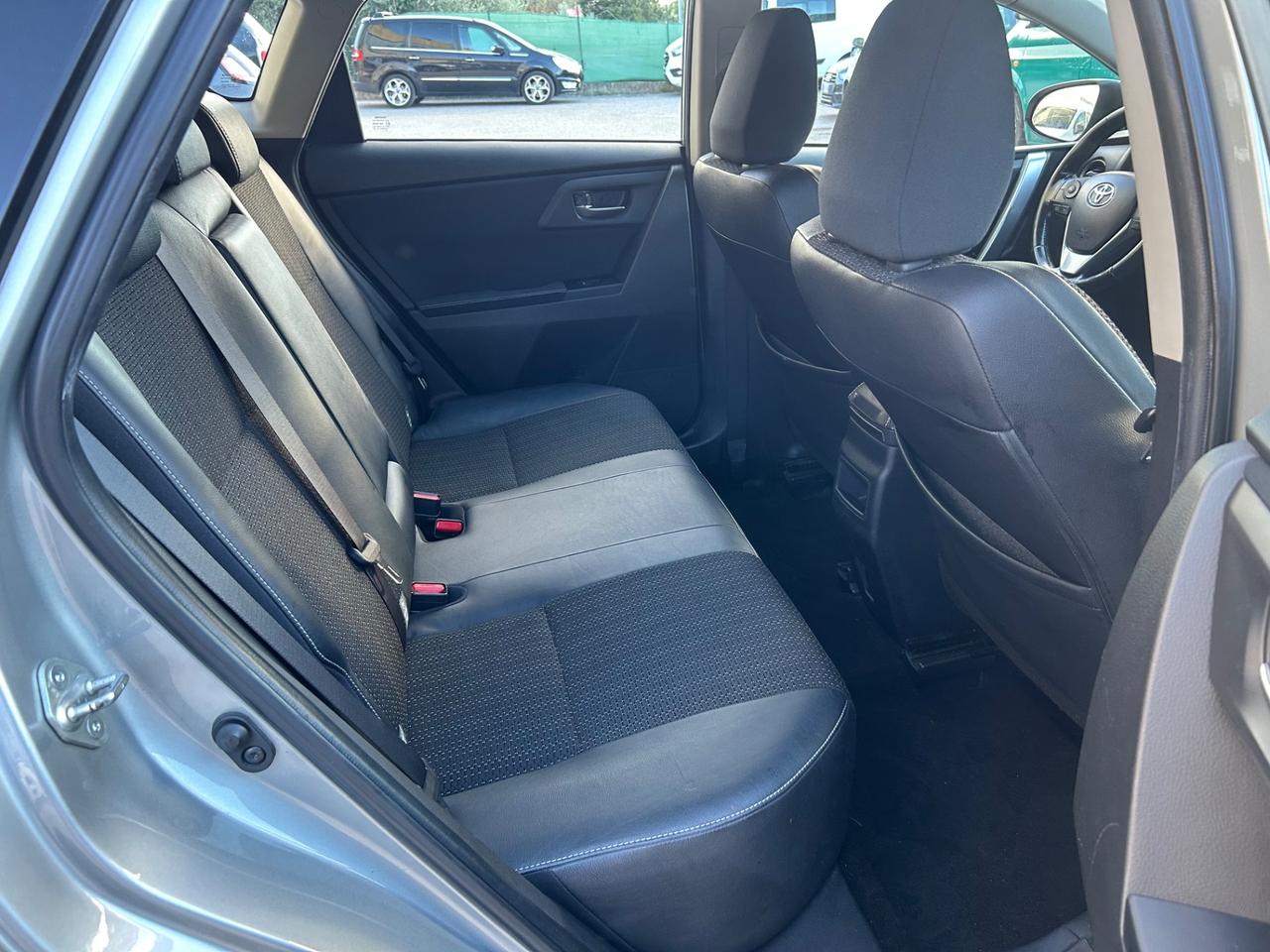 Toyota Auris 1.4 D-4D Lounge