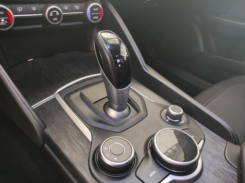 ALFA ROMEO Giulia (2016) - Giulia 2.0 Turbo 200 CV AT8 Sport-Tech
