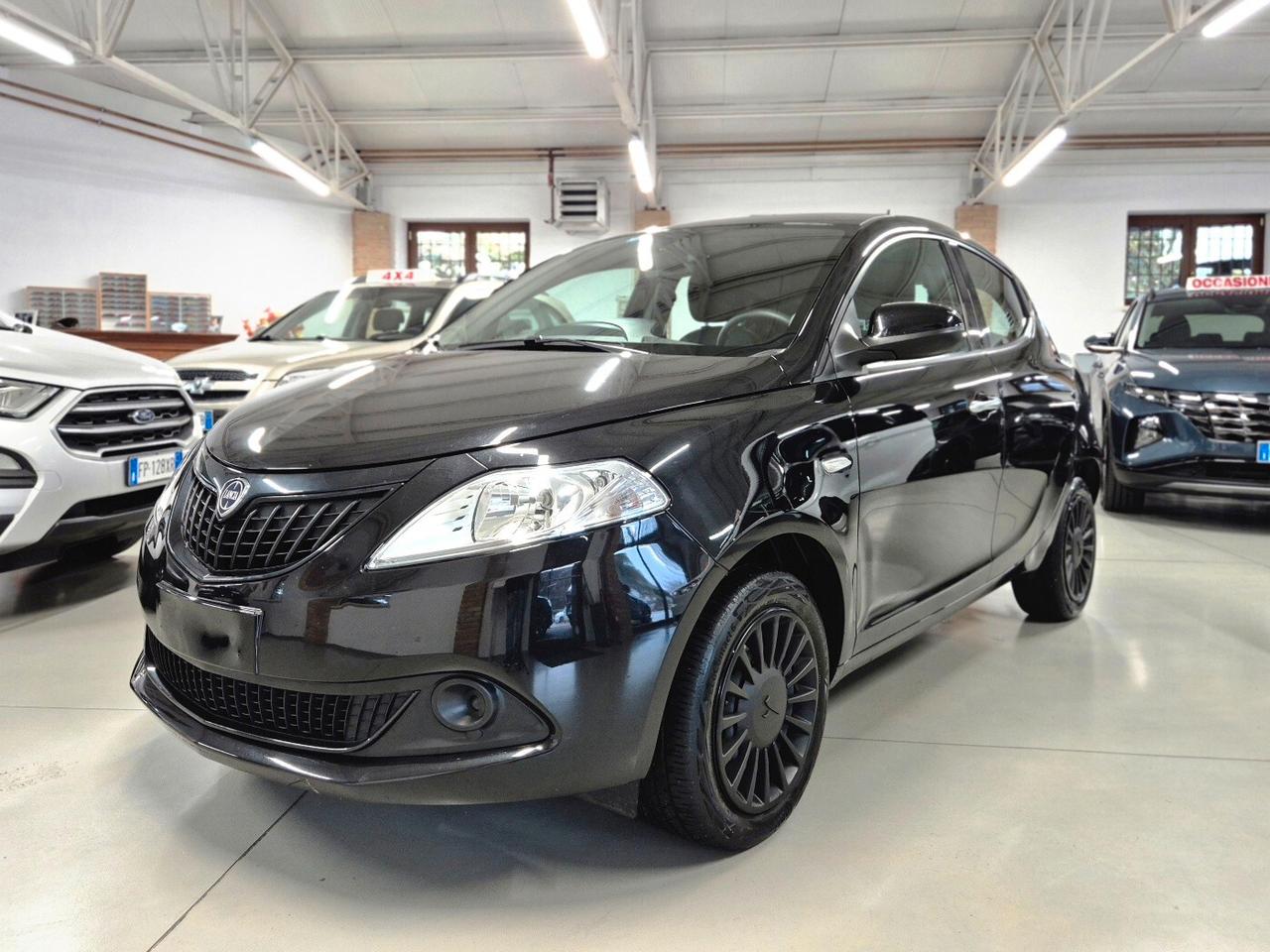 Lancia Ypsilon 1.0 FireFly 5 porte S&S Hybrid Silver