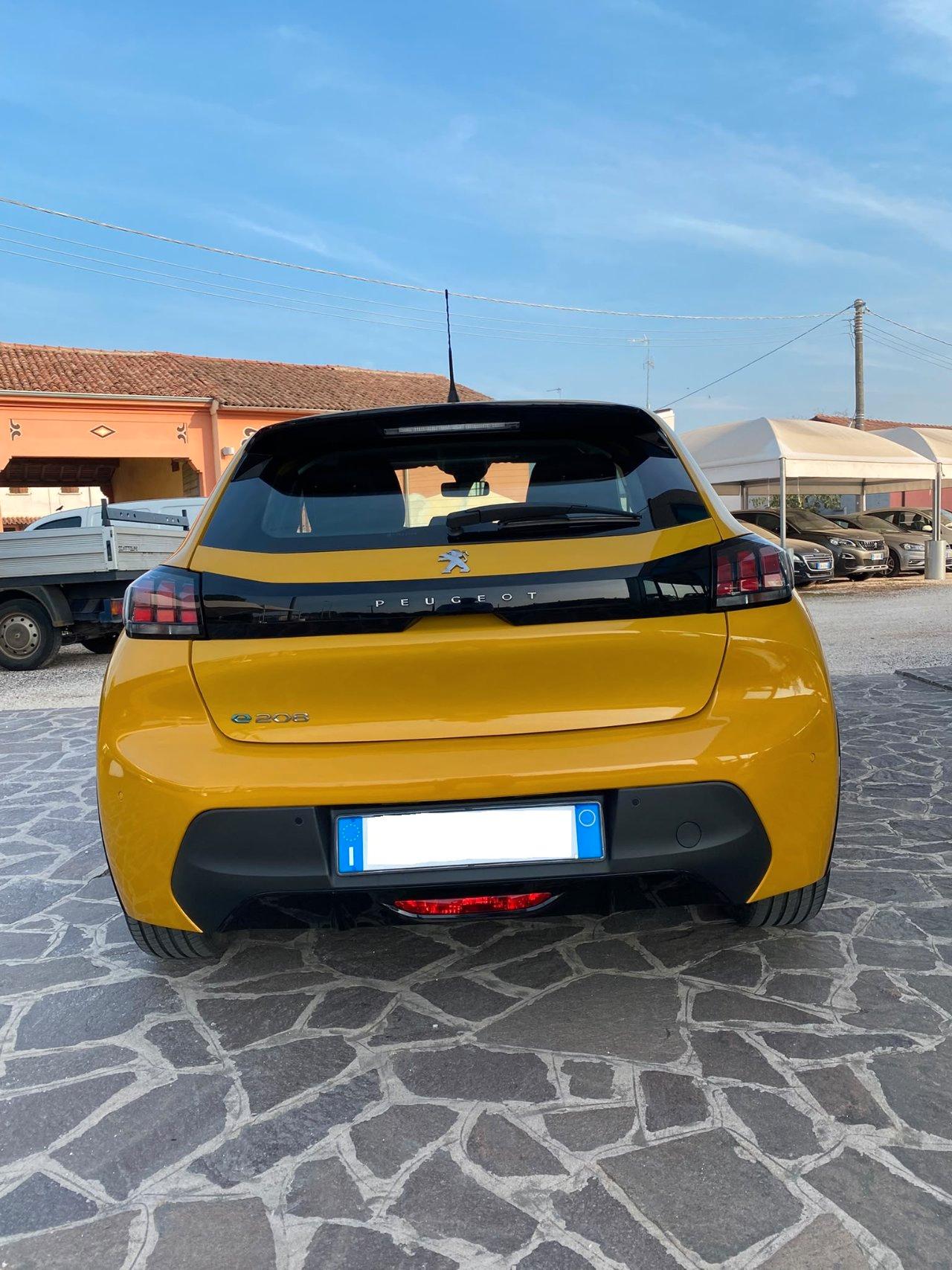 Peugeot e-208 5 Porte e-208 Active Pack 100kW