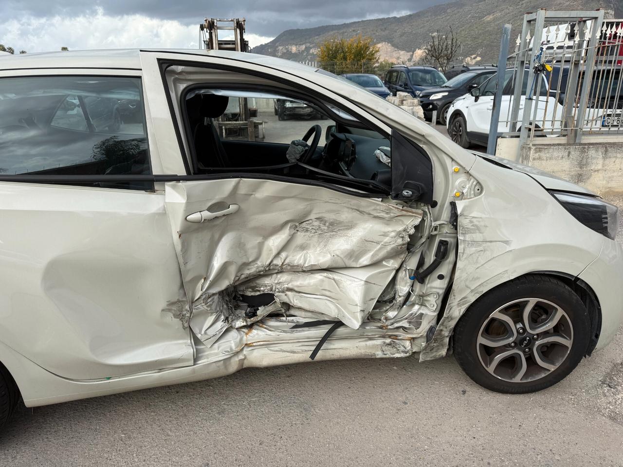 KIA PICANTO ANNO 2023 1.0 BENZINA *SINISTRATA