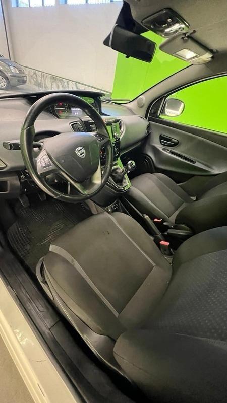 Lancia Ypsilon 1.2 69 CV 5 porte Platinum
