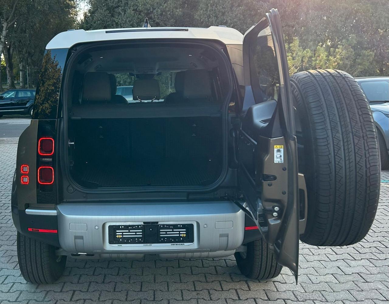 Land Rover Defender 110 3.0D I6 200 CV AWD Auto S