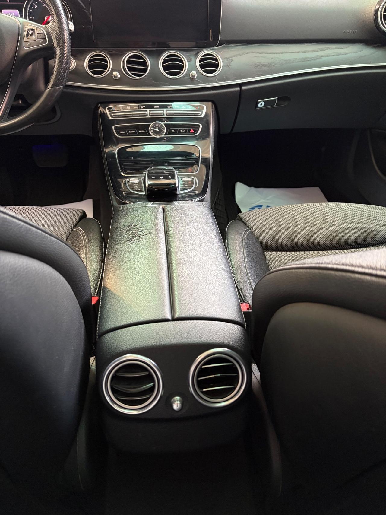 Mercedes-benz E 220 4 Matic Premium Plus