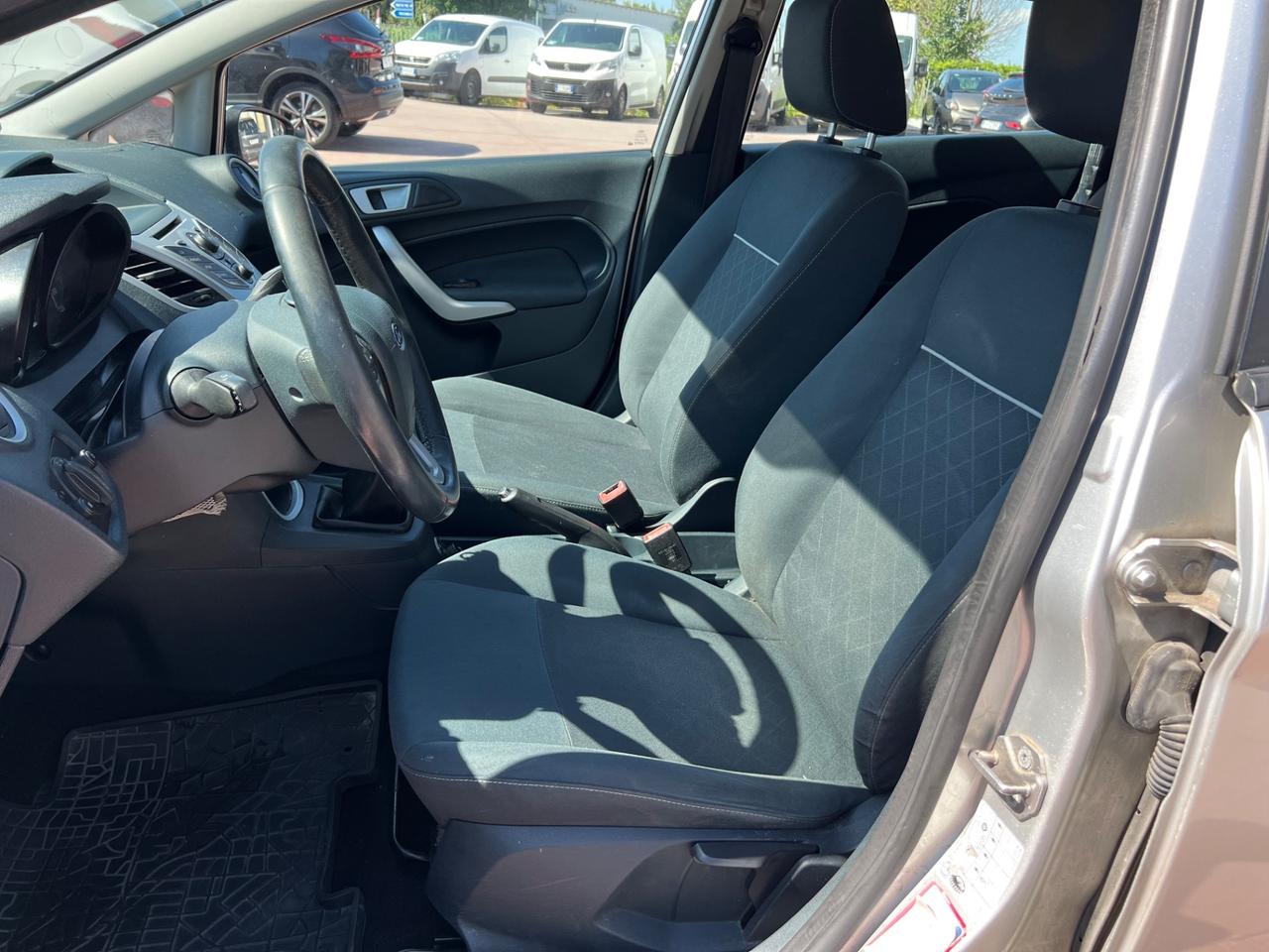 Ford Fiesta 1.4 16V 5p. Bz.- GPL Titanium Bs.