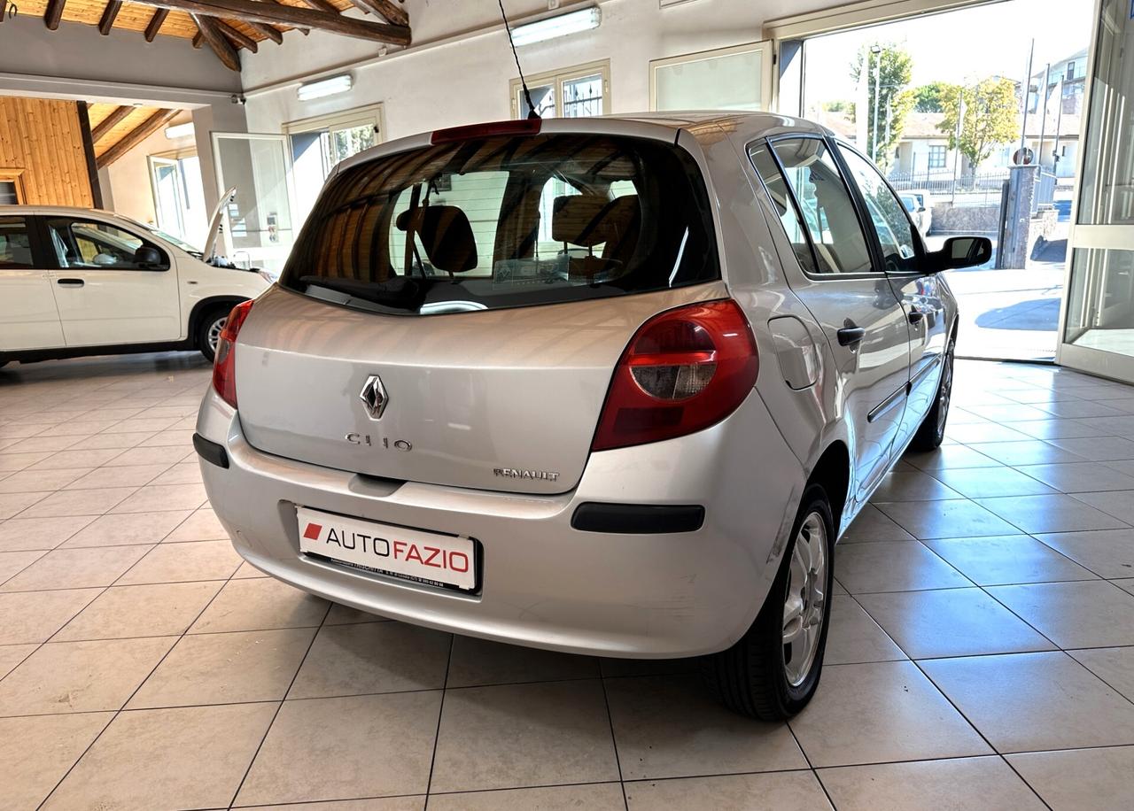 Renault Clio 1.2 16V 5 porte Confort