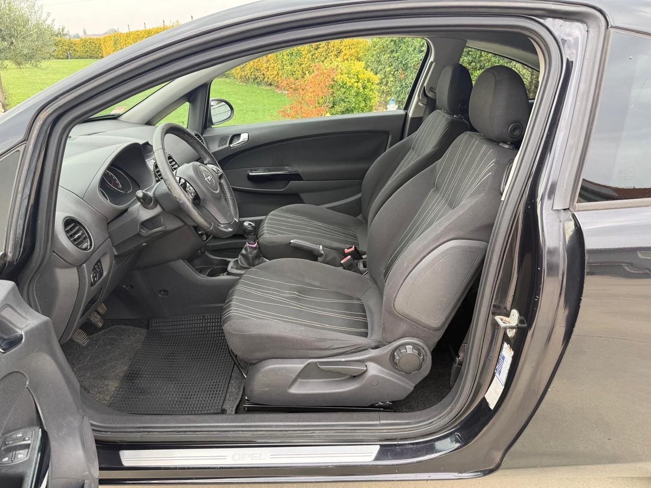 Opel Corsa 1.2 3 porte Sport