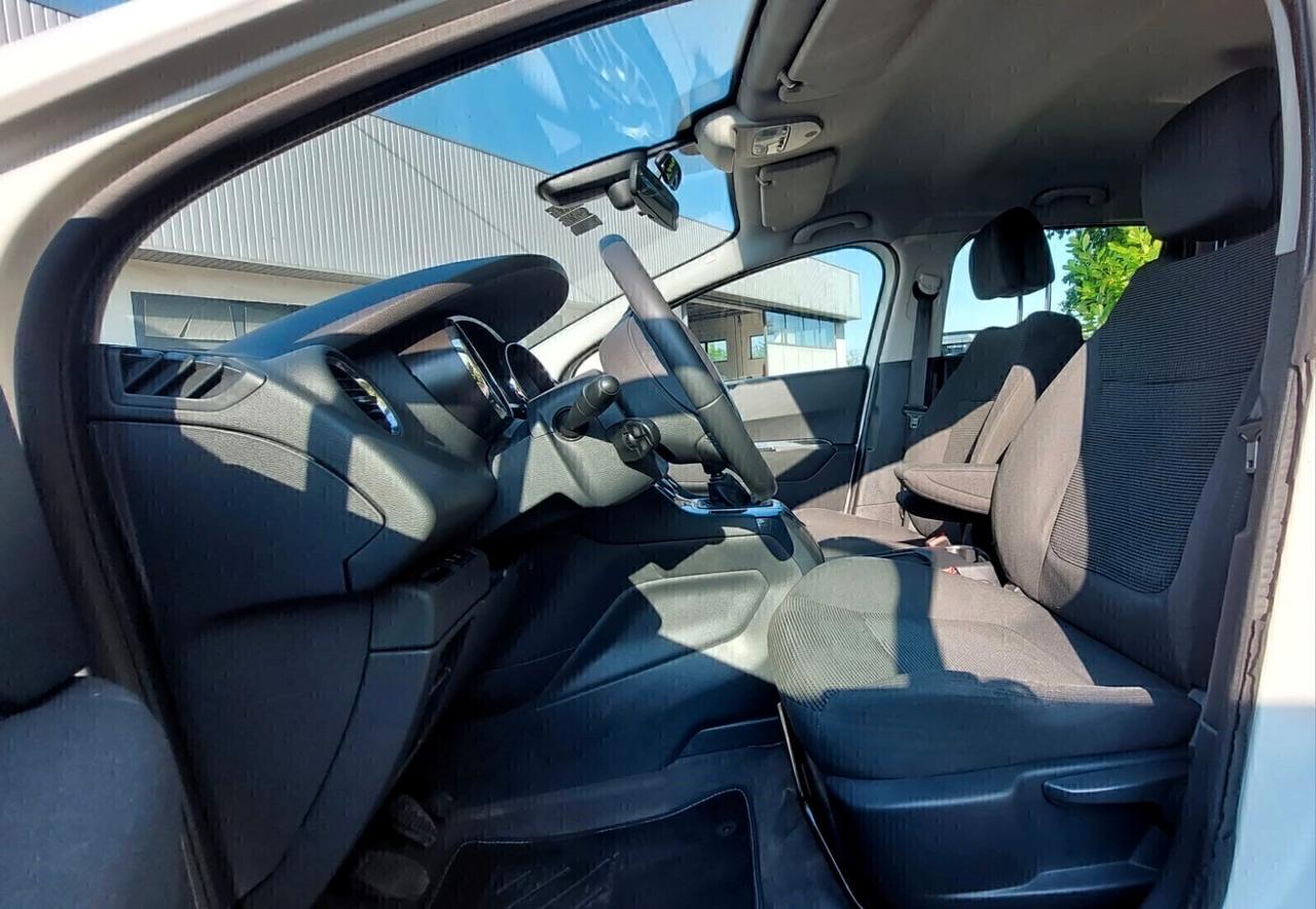 Peugeot 5008 1.6 Diesel 7 Posti Neopatentati