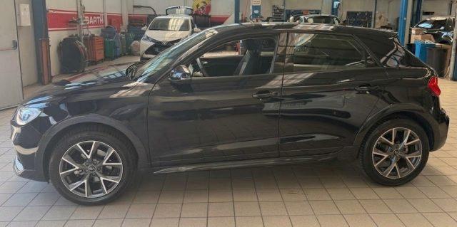 AUDI A1 citycarver 30 TFSI Identity Contrast