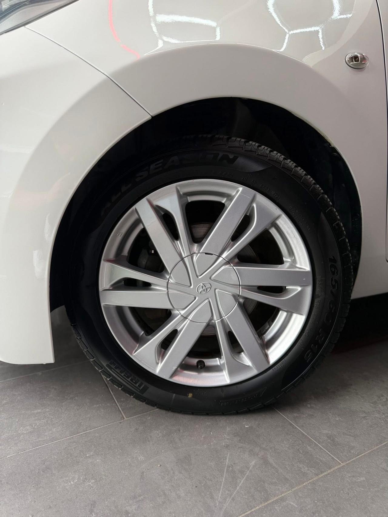 Toyota Aygo 1.0 Benzina CABRIO x-wave 2015