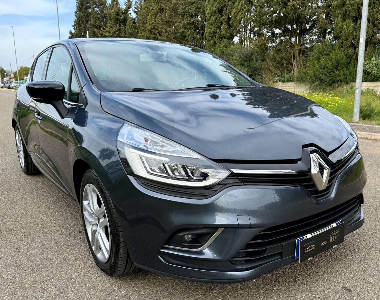 Renault Clio dCi 8V 75 CV 5 porte Moschino Zen