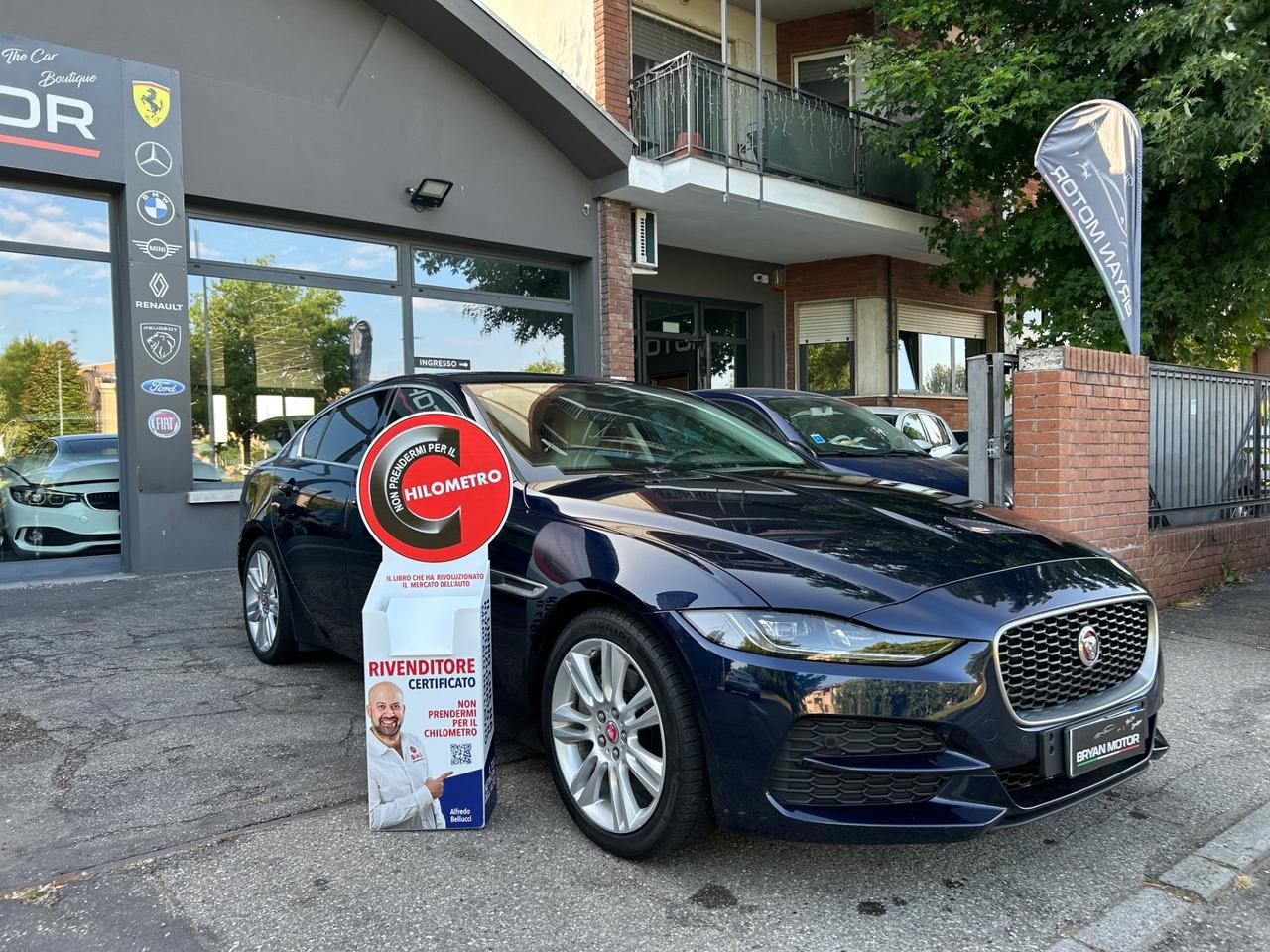 Jaguar XE 2.0 D 180 CV aut. R-Dynamic SE
