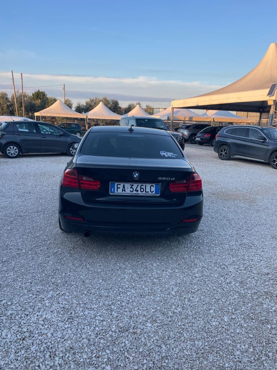 BMW - Serie 3 - 320d Luxury