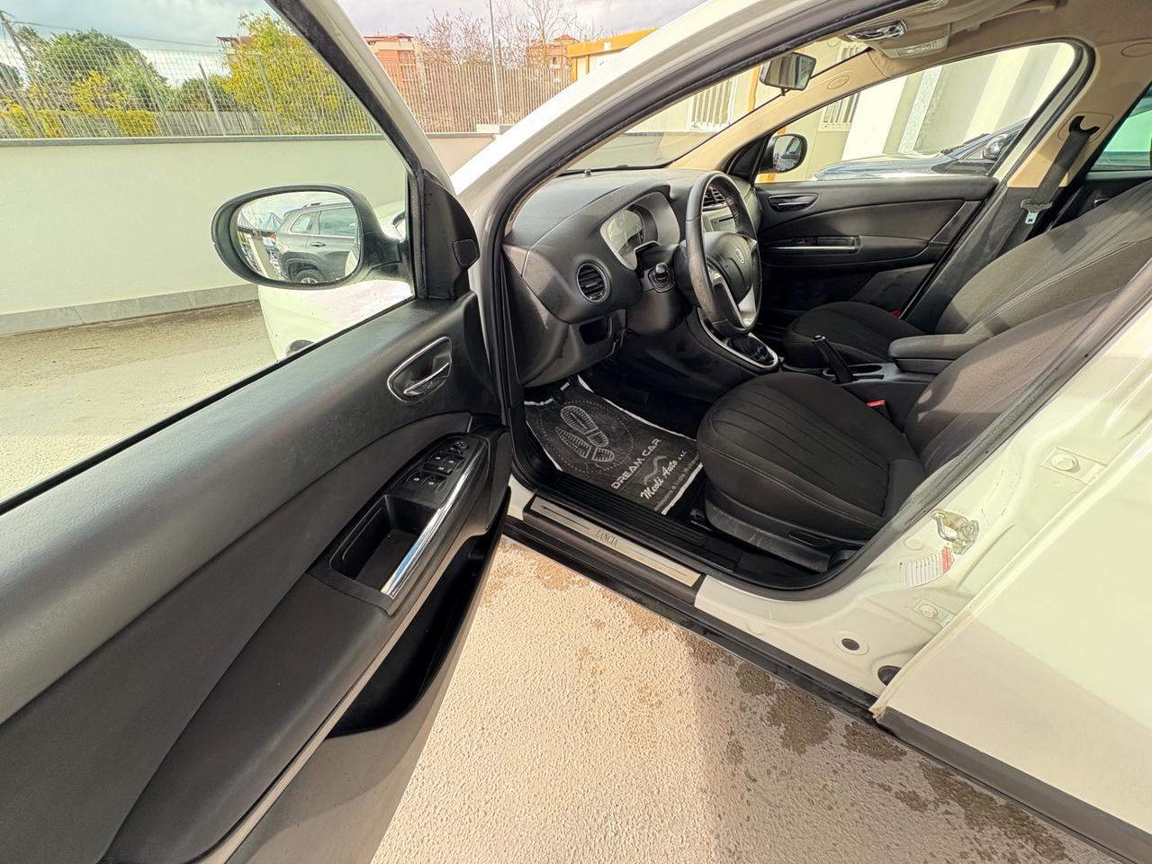 Lancia Delta 1.6 MJT DPF 105 CV Silver