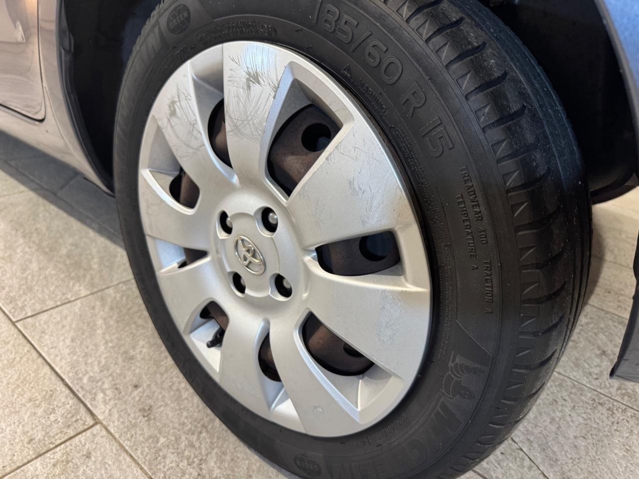 Toyota Yaris 1.0 5 porte NEOPATENTATI / TAGLIANDI TOYOTA