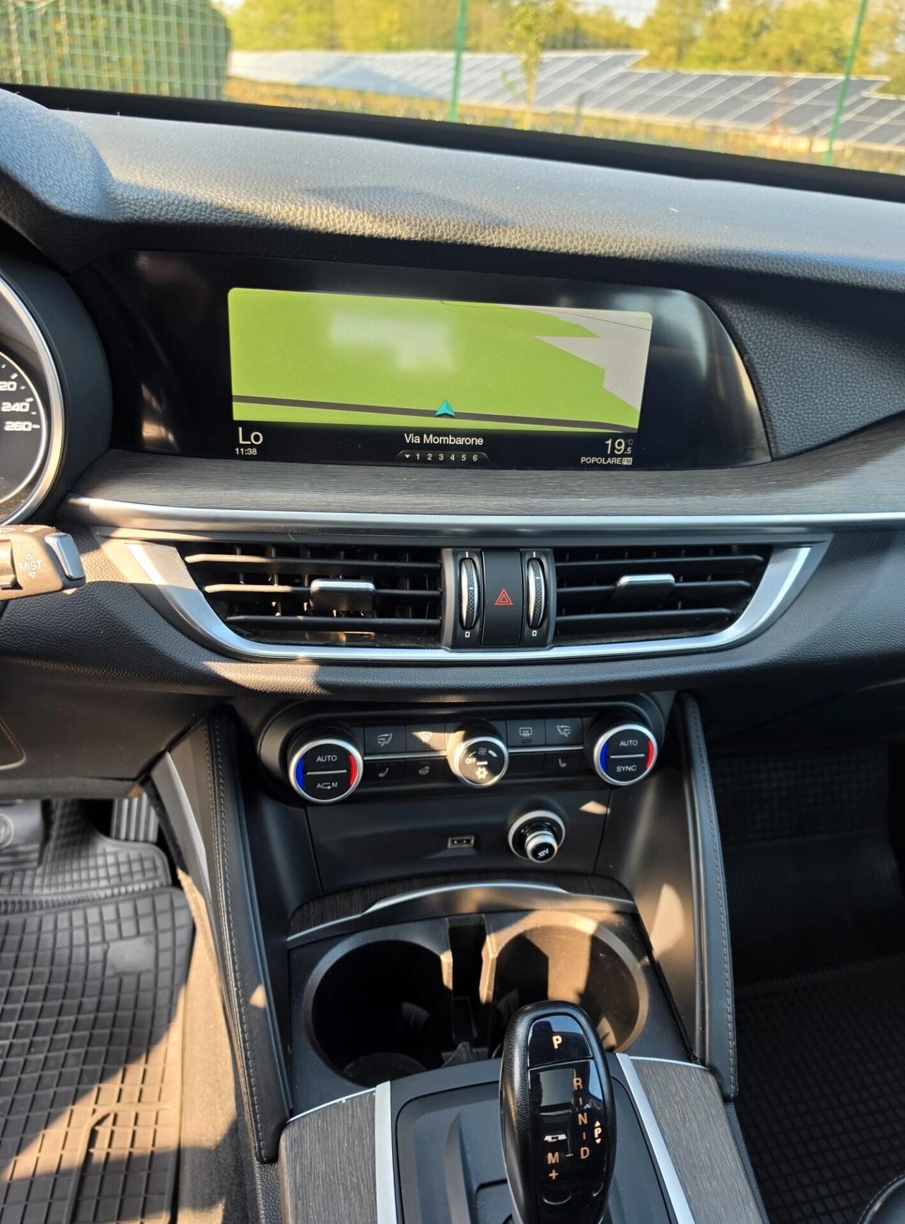 Alfa Romeo Stelvio q4 executive