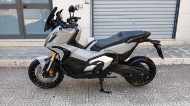 HONDA X-ADV 750 PARI AL NUOVO KM. CERTIFICATI