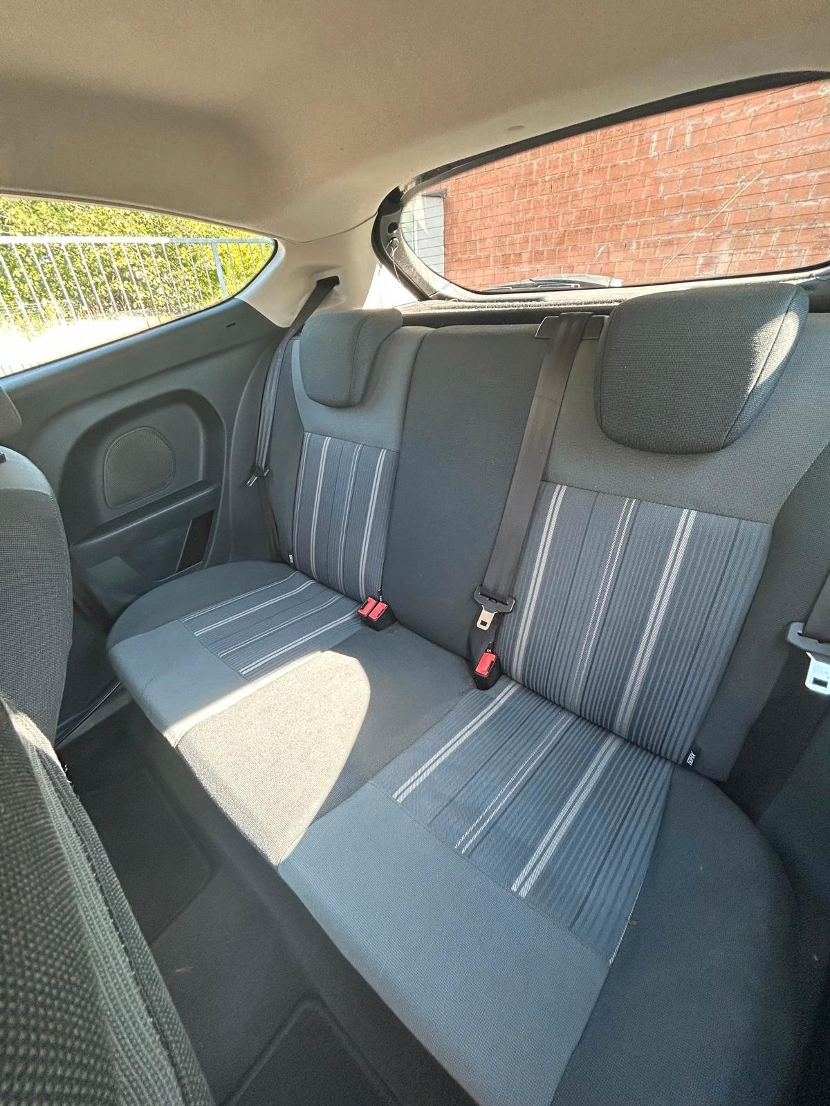 Ford Fiesta+ 1.4 TDCi 68CV 3 porte NEOPATENTATI