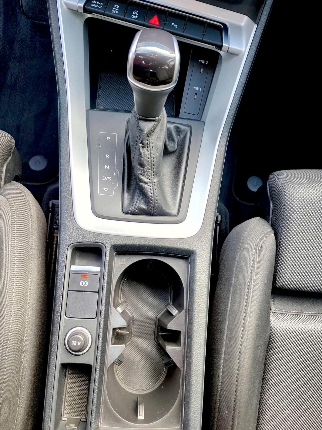 Audi Q3 SPB 35 TDI Identity Black S tronic - 2022