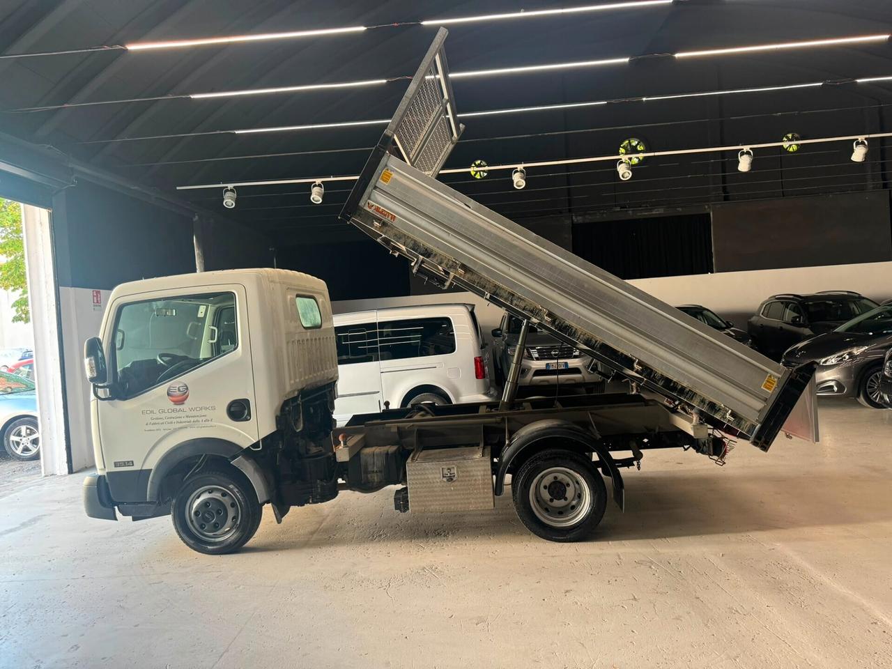 Nissan Cabstar Ribaltabile trilaterale