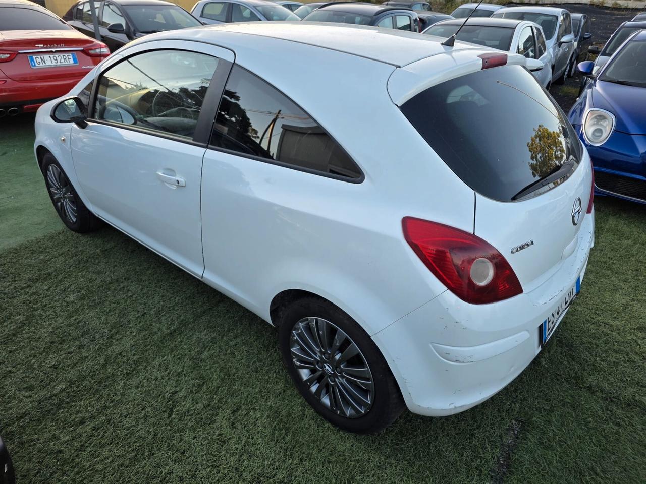 Opel Corsa 1.2 benzina 3 porte automatica neopatentati euro 5B