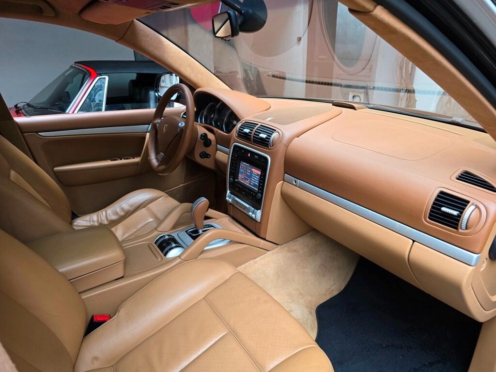 Porsche Cayenne 4.5 cat Turbo S BOOK/CRS