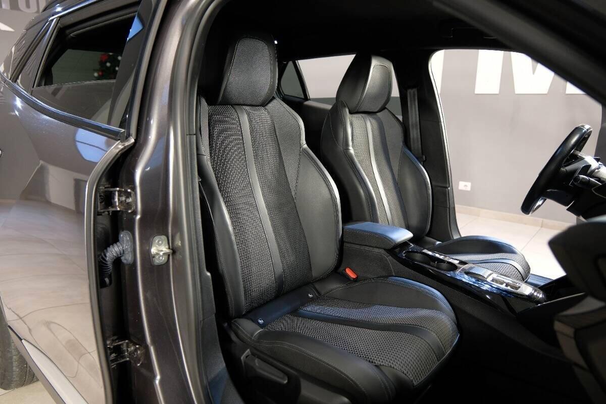 Peugeot 2008 BlueHDi 130 S&S EAT8 GT