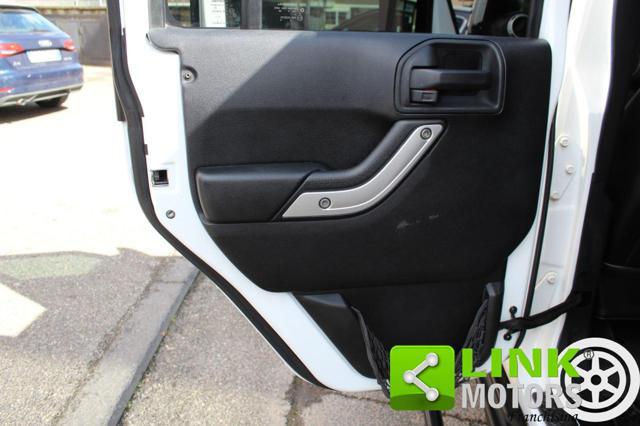 JEEP Wrangler Unlimited 2.8 CRD DPF Sahara Auto