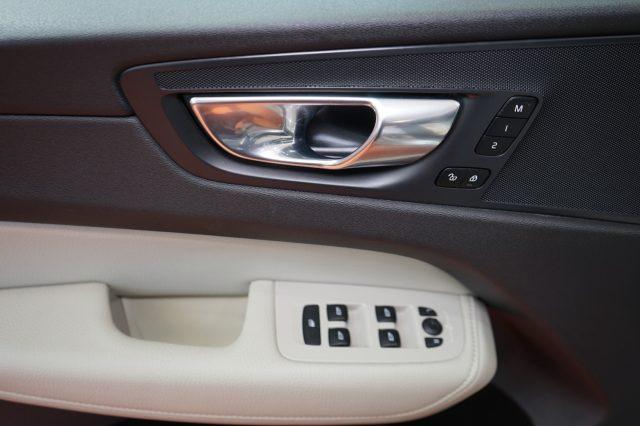 VOLVO XC60 B4 AWD Geartronic Inscription Ufficiale Certificat