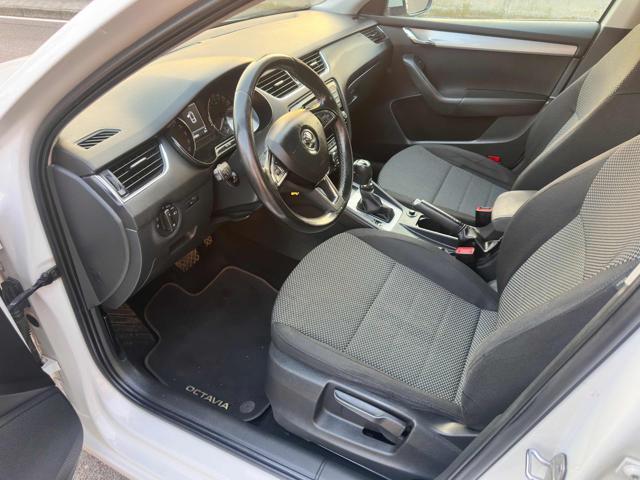 SKODA Octavia 1.6 TDI CR 105 CV DSG Wagon Elegance