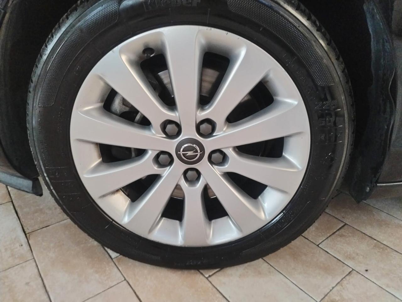 7 POSTI Opel Zafira Tourer 1.4 Turbo 140CV GPL Cosmo