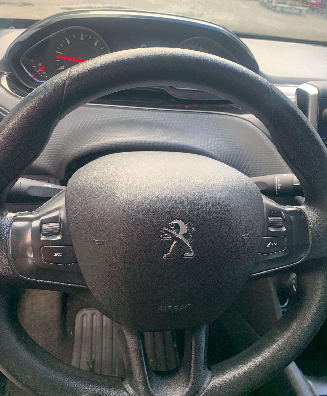 Peugeot 208 1.4 HDi 68 CV 5 porte Allure