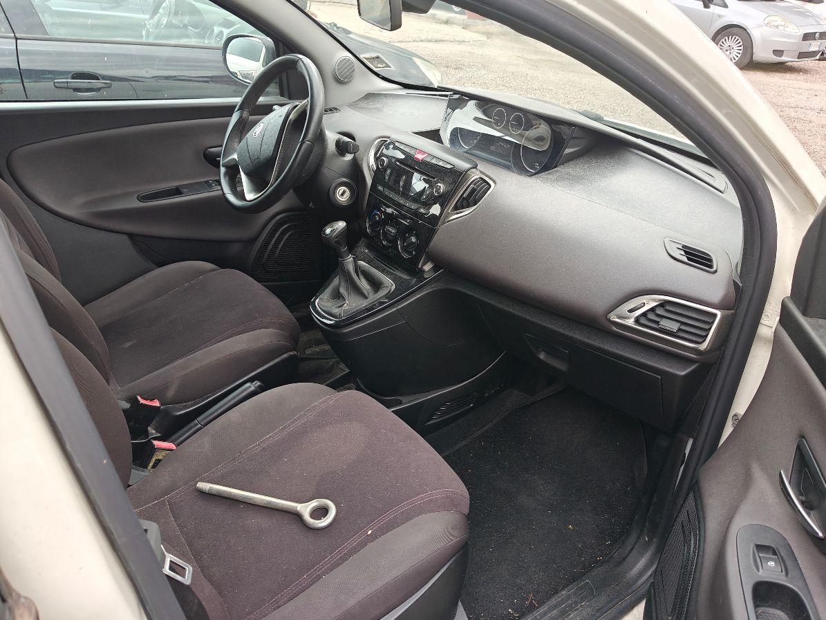 Lancia Ypsilon 5 Porte Ypsilon 1.3 mjt Gold s&s 95cv LEGGI