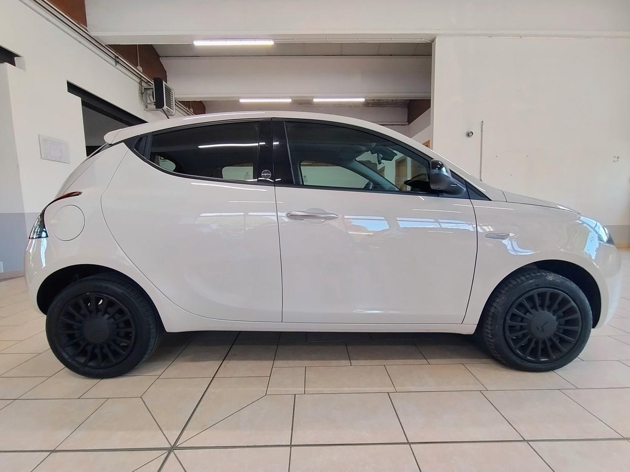 LANCIA YPSILON 1.0 FIREFLY HYBRID GOLD s&s BLUETOOTH