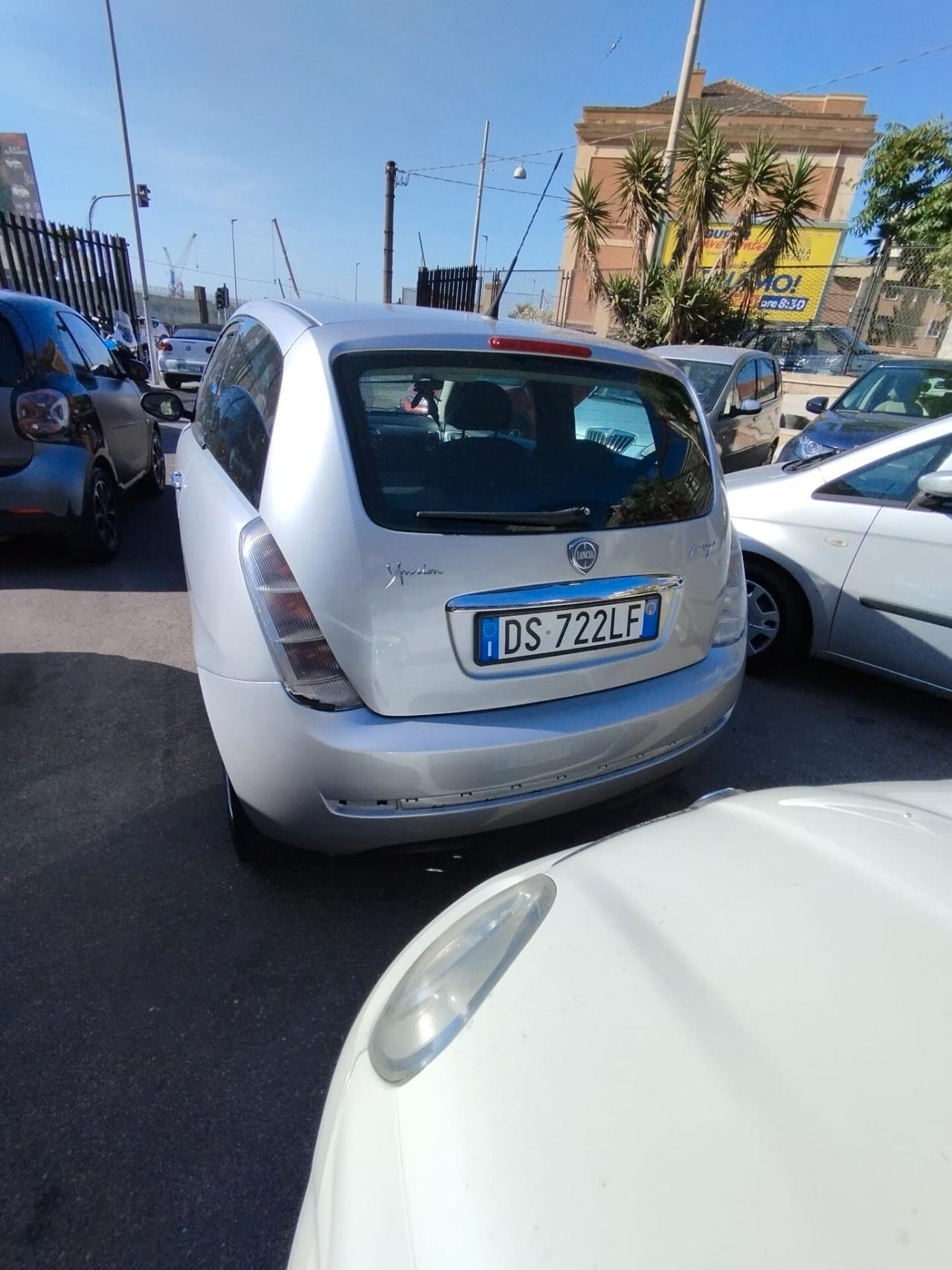 Lancia Ypsilon 1.3 MJT 75 CV Argento