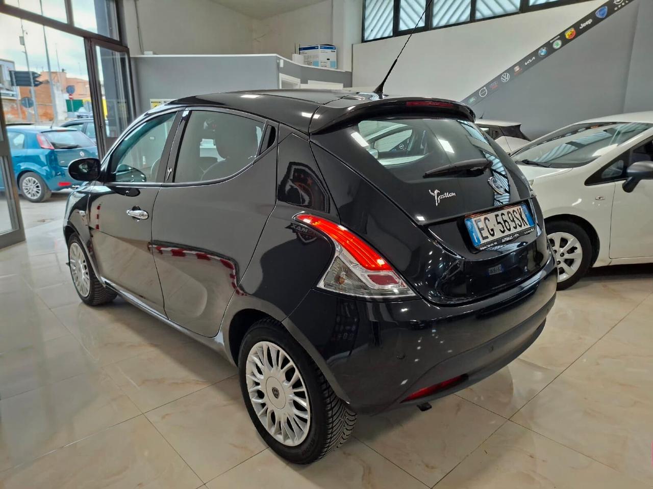 Lancia Ypsilon 0.9 t.air 85cv Platinum 2011