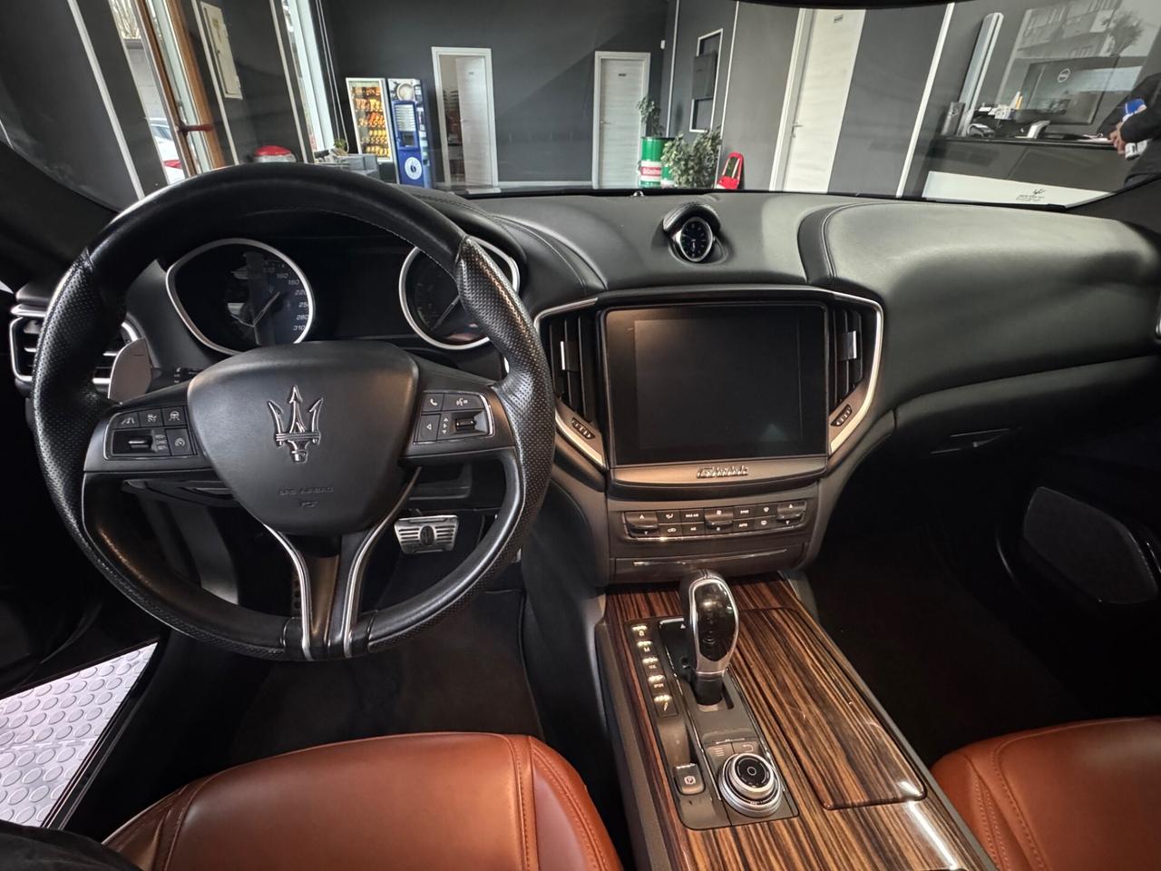 Maserati Ghibli V6 430 CV Q4 Gransport